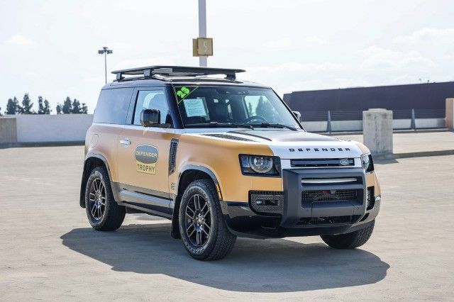 2023 Land Rover Defender 90 X-Dynamic SE photo 3