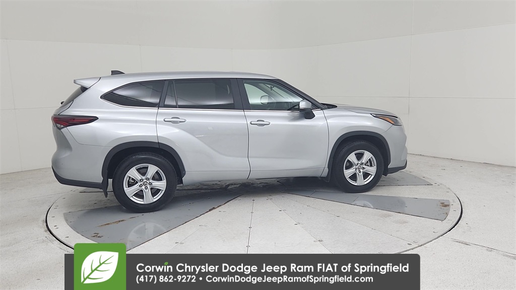 2024 Toyota Highlander LE photo 16
