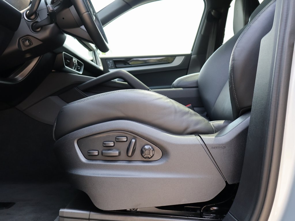 2024 Porsche Cayenne S photo 32