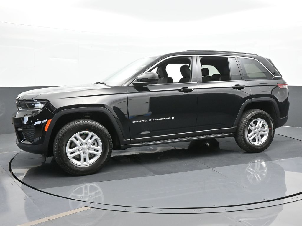2024 Jeep Grand Cherokee Laredo photo 2