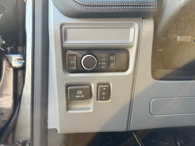 2025 Ford F-150 Lightning photo 17