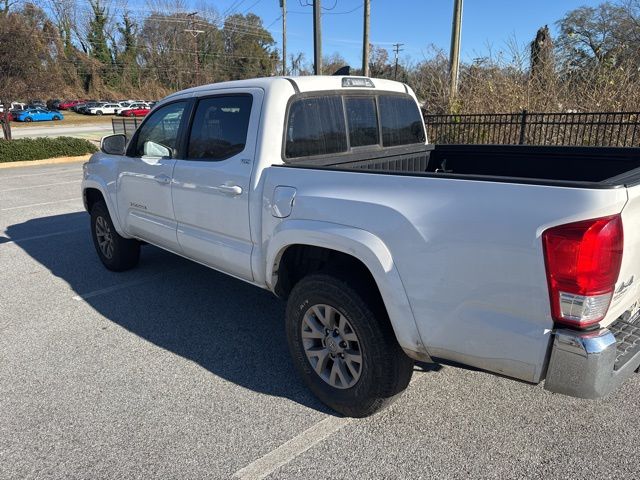 2017 Toyota Tacoma SR5 photo 3