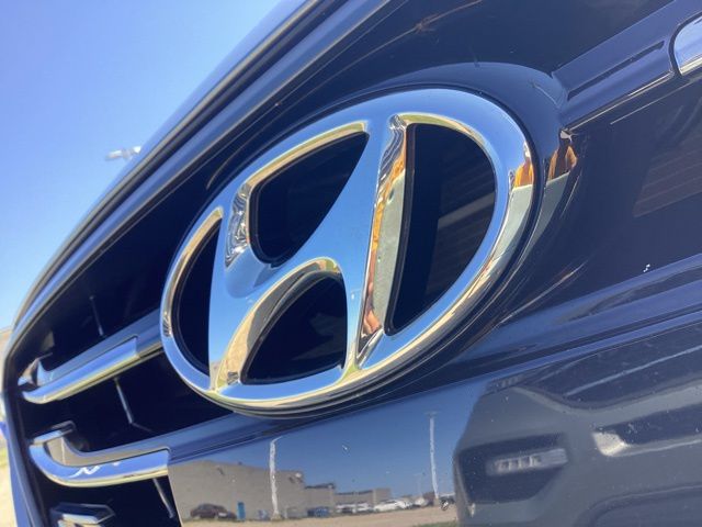 2017 Hyundai Sonata Limited photo 2