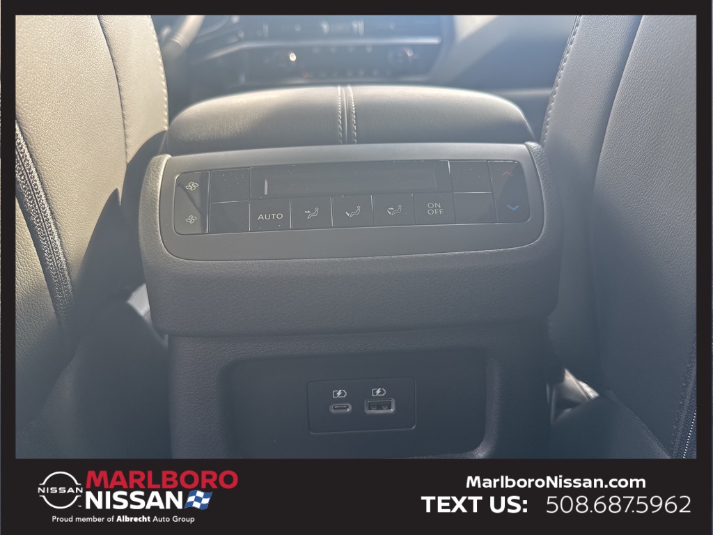 2025 Nissan Pathfinder SL photo 17