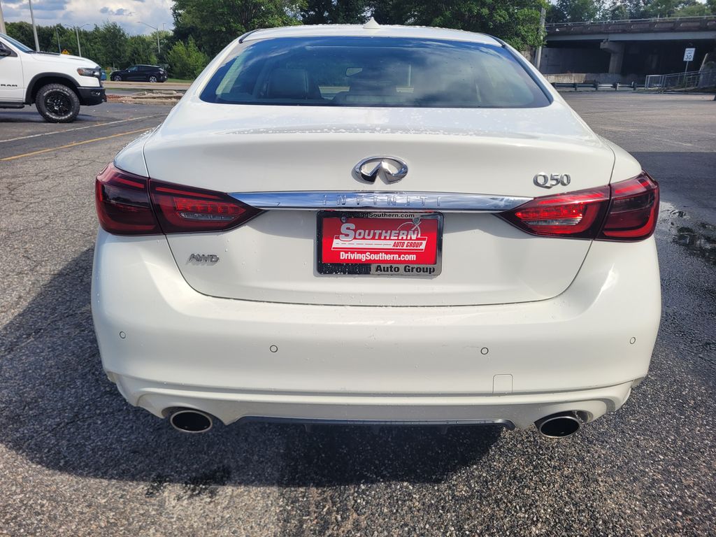 2022 Infiniti Q50 LUXE photo 2