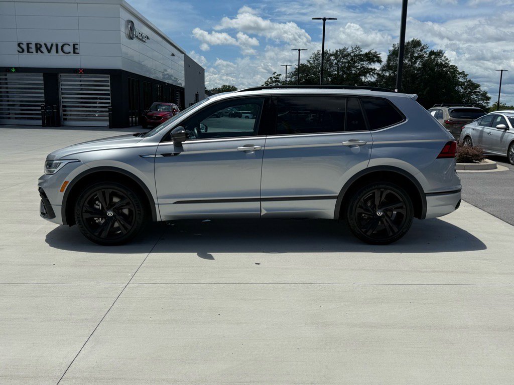 2023 Volkswagen Tiguan SE R-Line Black photo 8