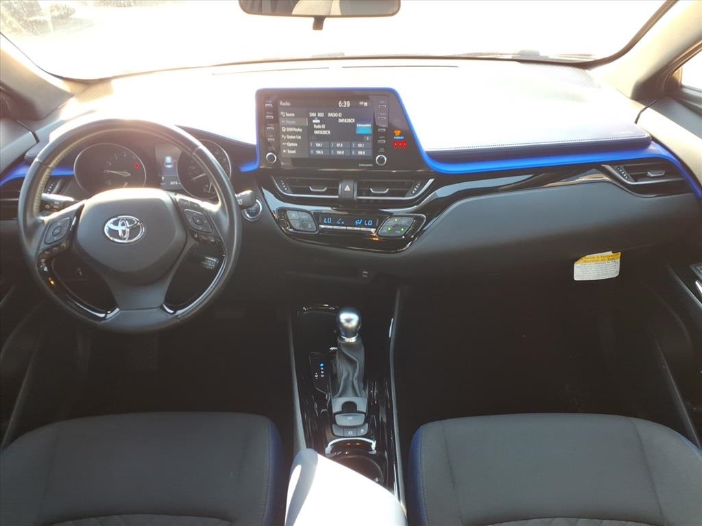 2022 Toyota C-HR XLE photo 4