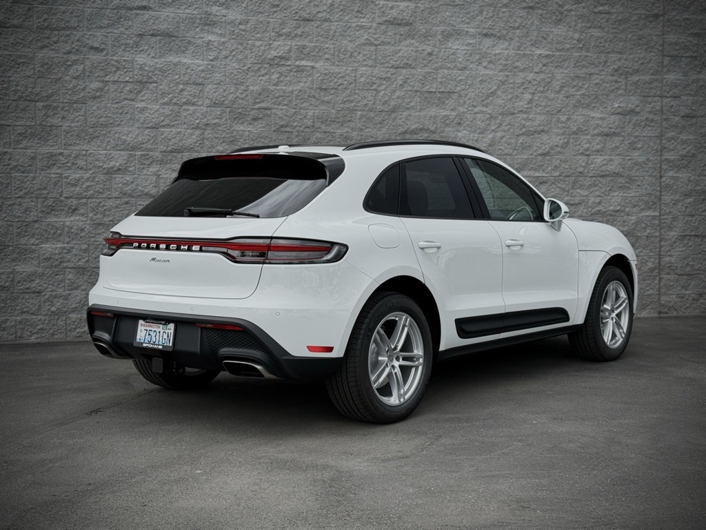 2025 Porsche Macan T photo 10