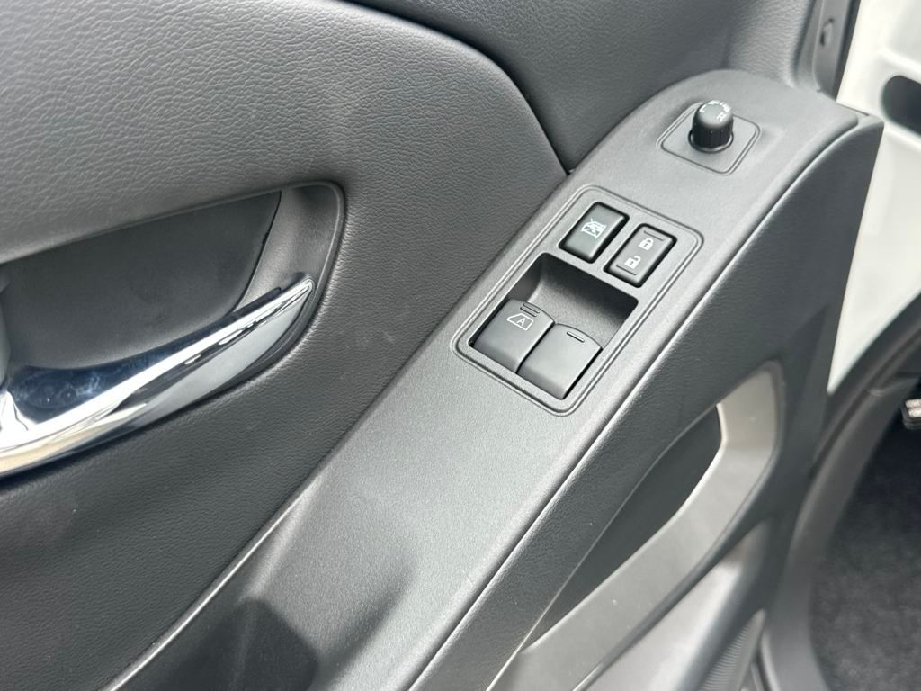 2025 Nissan Frontier SV photo 11