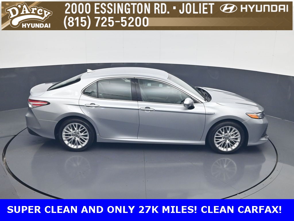 2020 Toyota Camry Hybrid XLE photo 16
