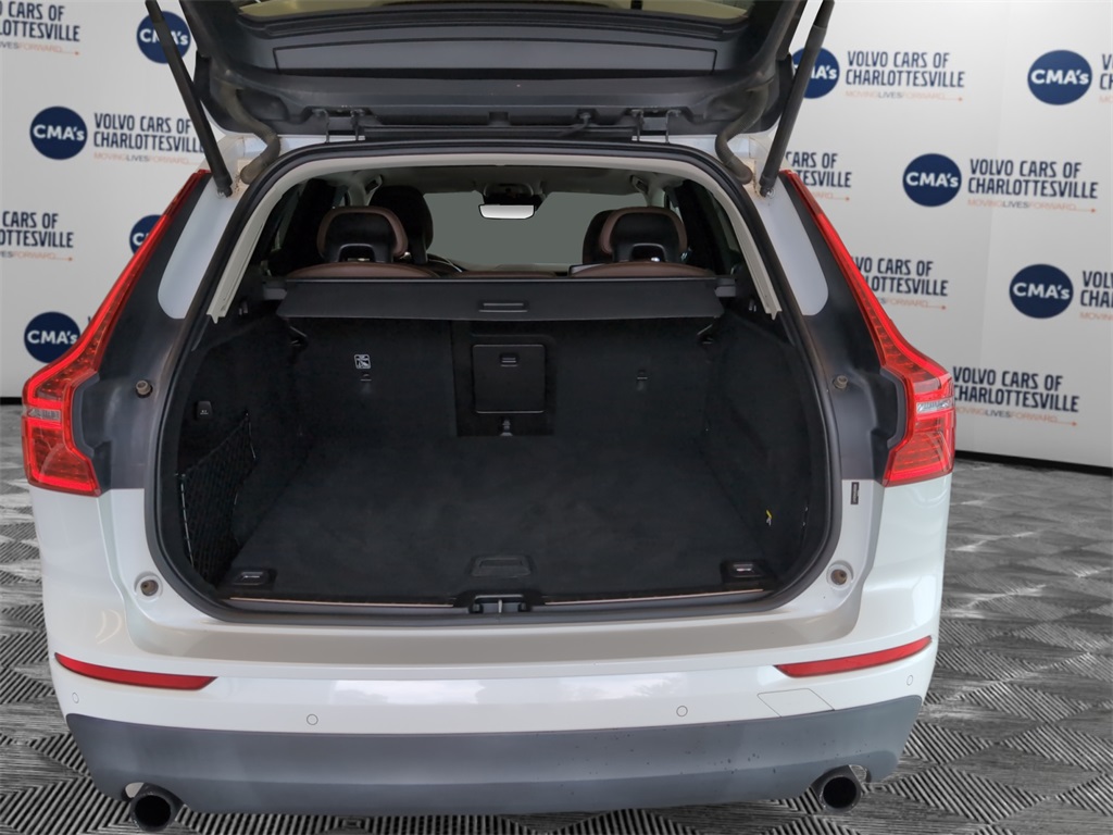 2018 Volvo XC60 T5 Momentum photo 12