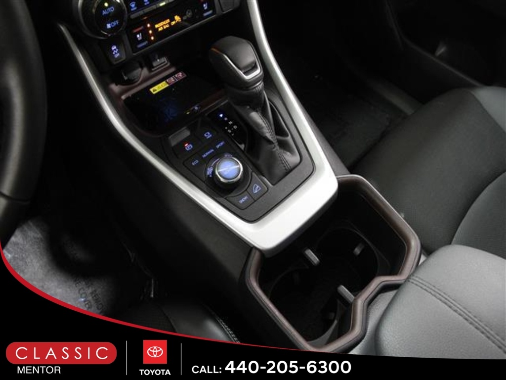 2022 Toyota RAV4 Limited photo 12