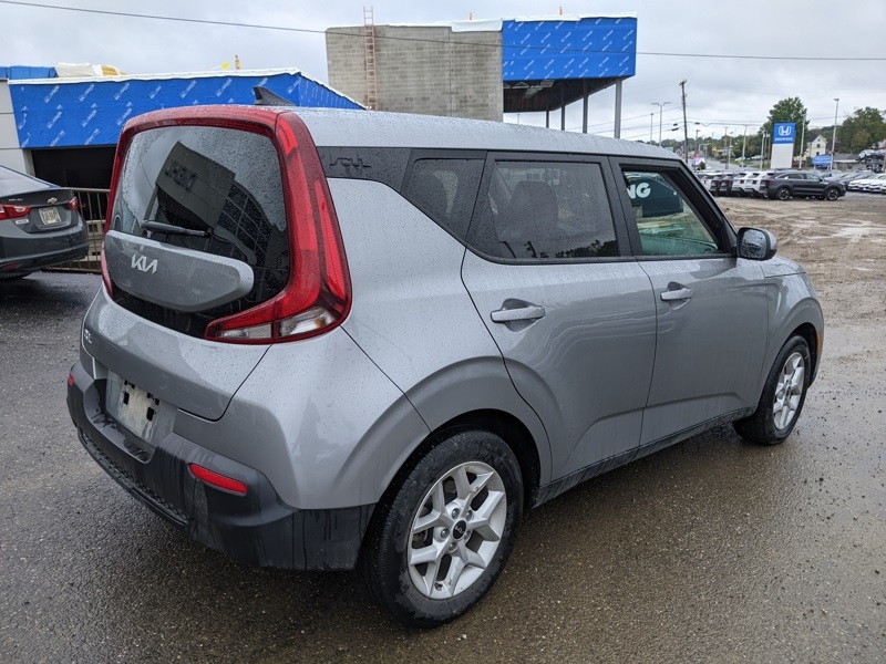 2022 Kia Soul LX photo 2