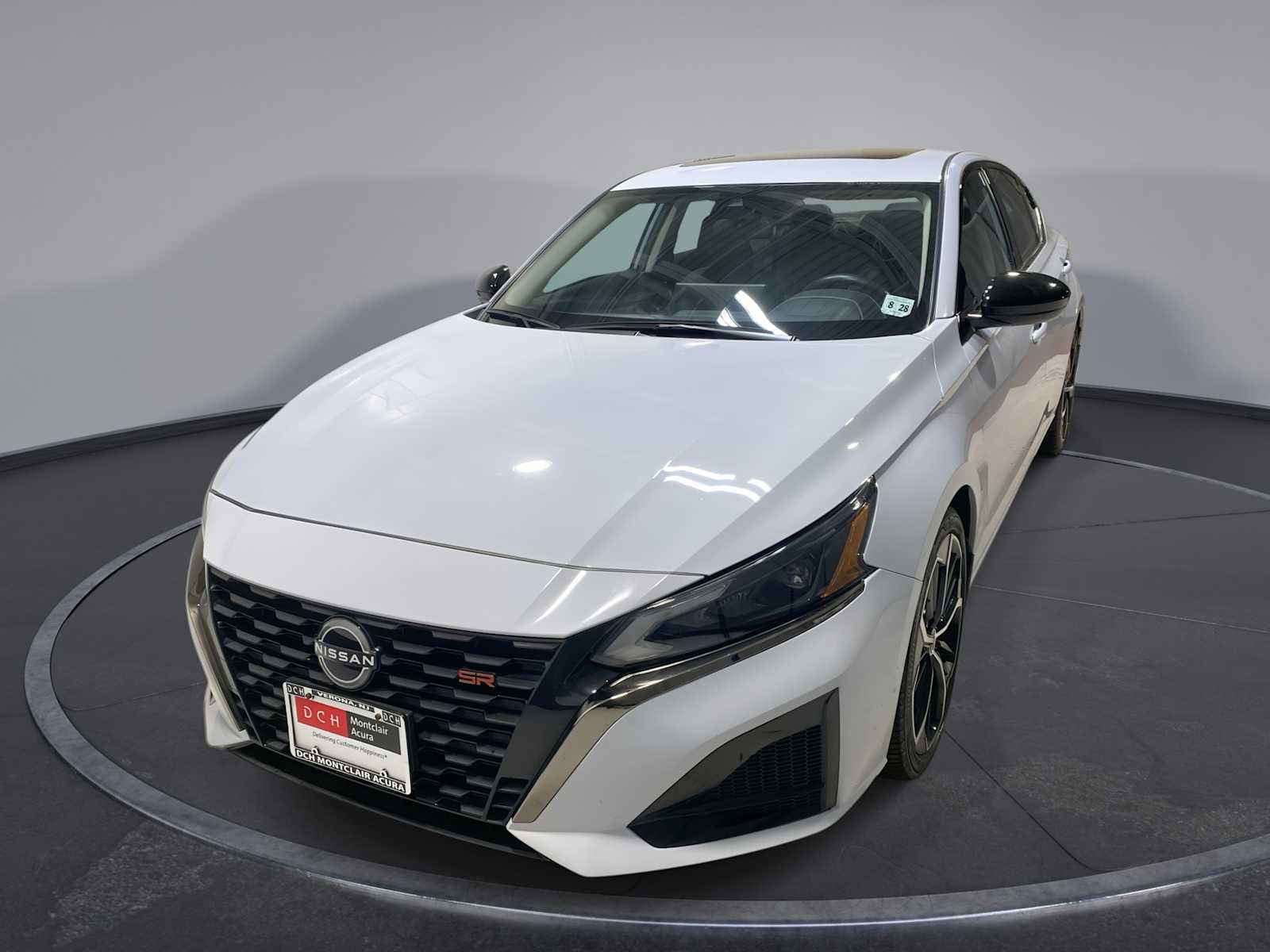 2023 Nissan Altima SR's photo