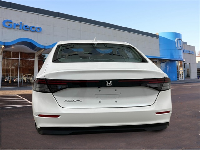 2025 Honda Accord LX photo 4