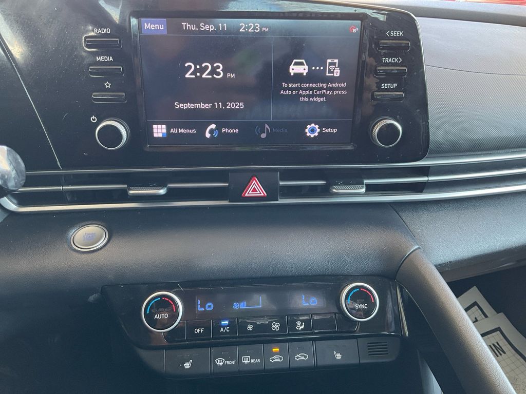 2022 Hyundai Elantra SEL photo 20