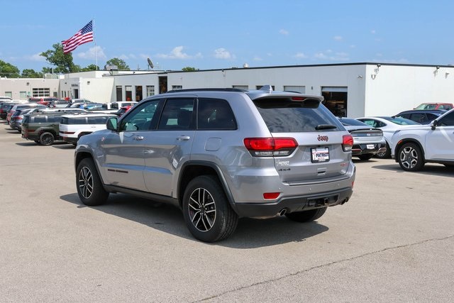 Used 2021 Silver Jeep Trailhawk image 5