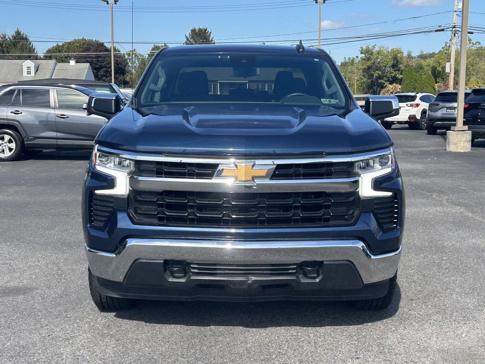 2023 Chevrolet Silverado 1500 LT photo 2
