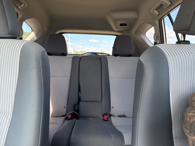 2015 Toyota RAV4 LE photo 31