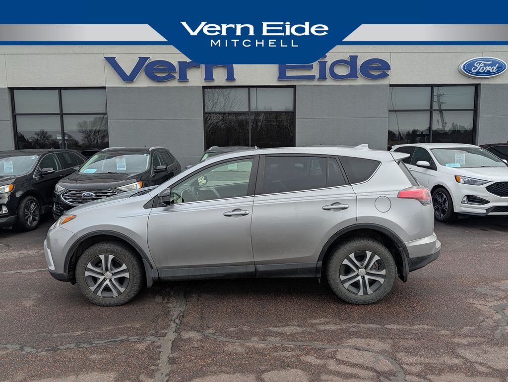 2018 Toyota RAV4 LE's photo