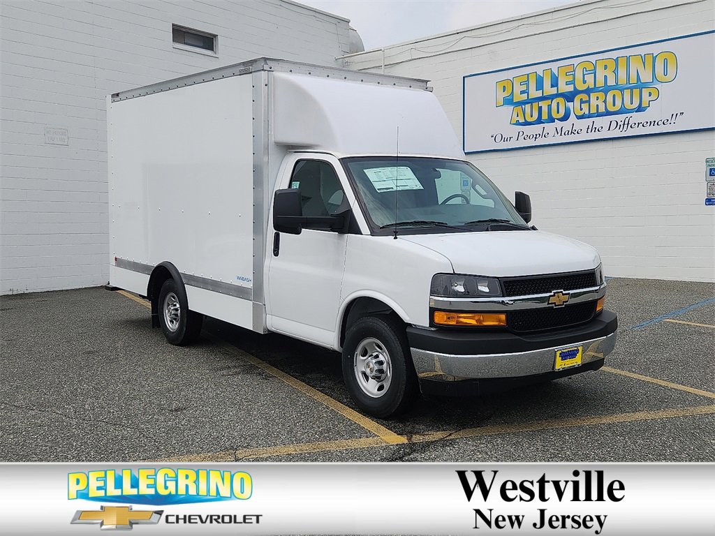 2025 Chevrolet Express Cutaway Base's photo