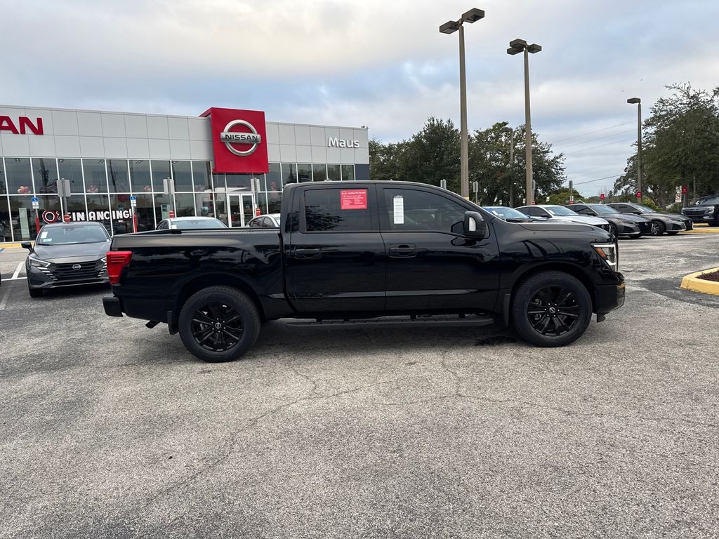 2023 Nissan Titan SV photo 2