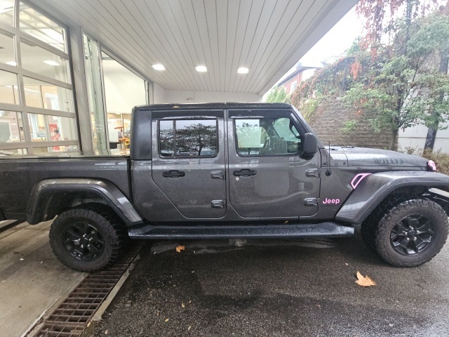 2021 Jeep Gladiator Willys photo 2