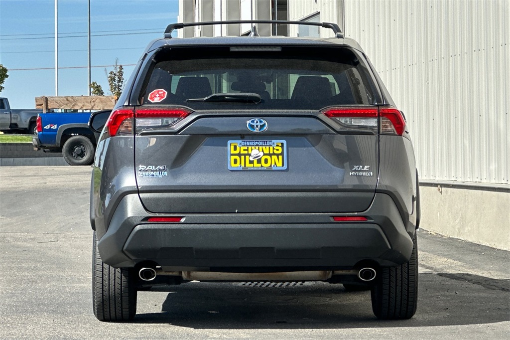 2022 Toyota RAV4 Hybrid XLE photo 4