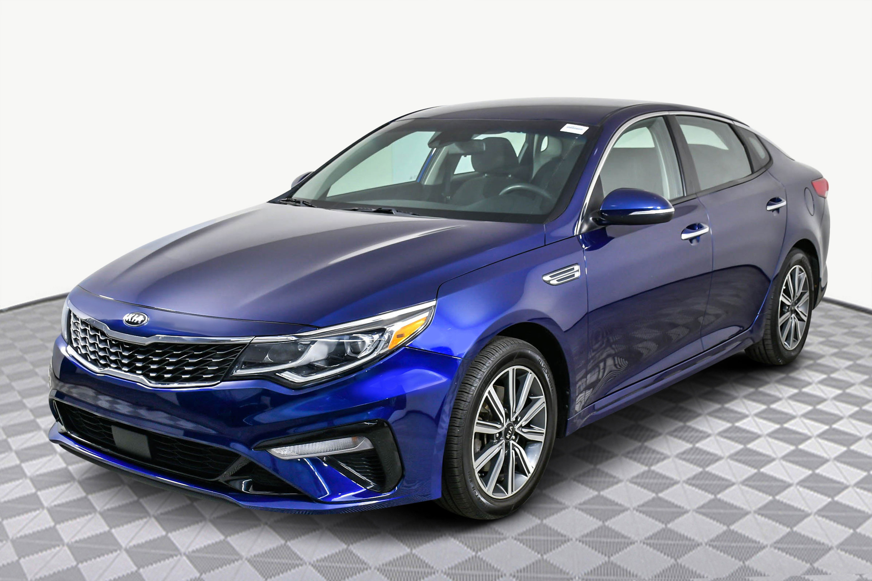 2019 Kia Optima LX photo 3