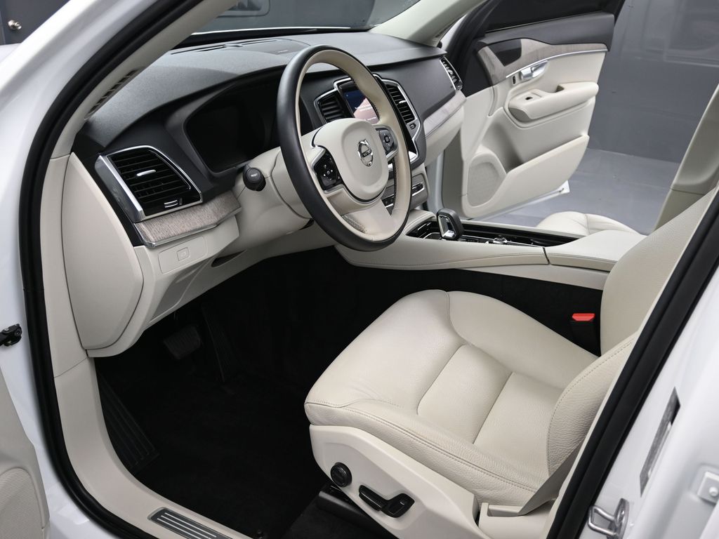 2024 Volvo XC90 Plus photo 10