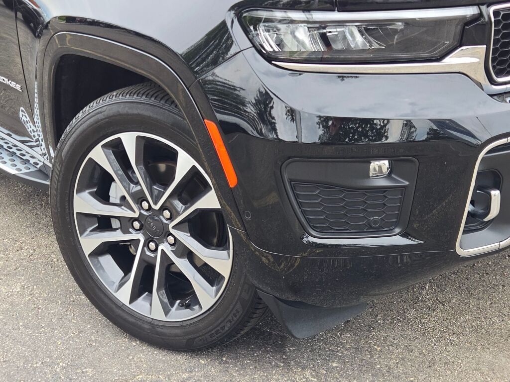 2024 Jeep Grand Cherokee Overland photo 3
