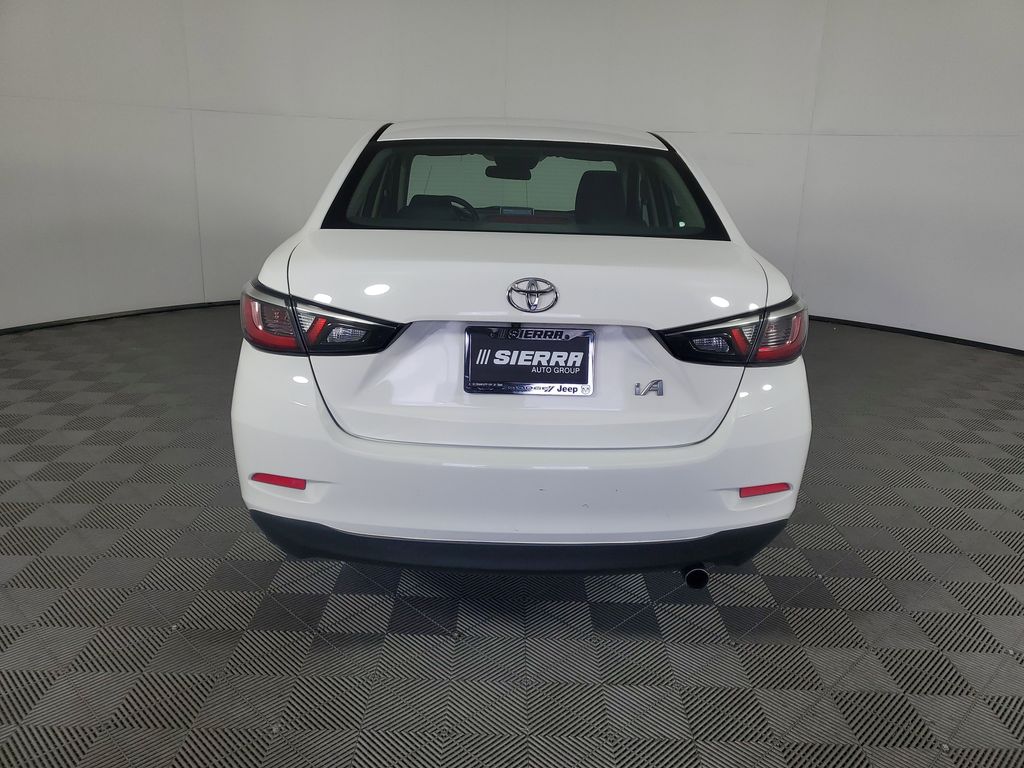 2017 Toyota Yaris iA Base photo 5