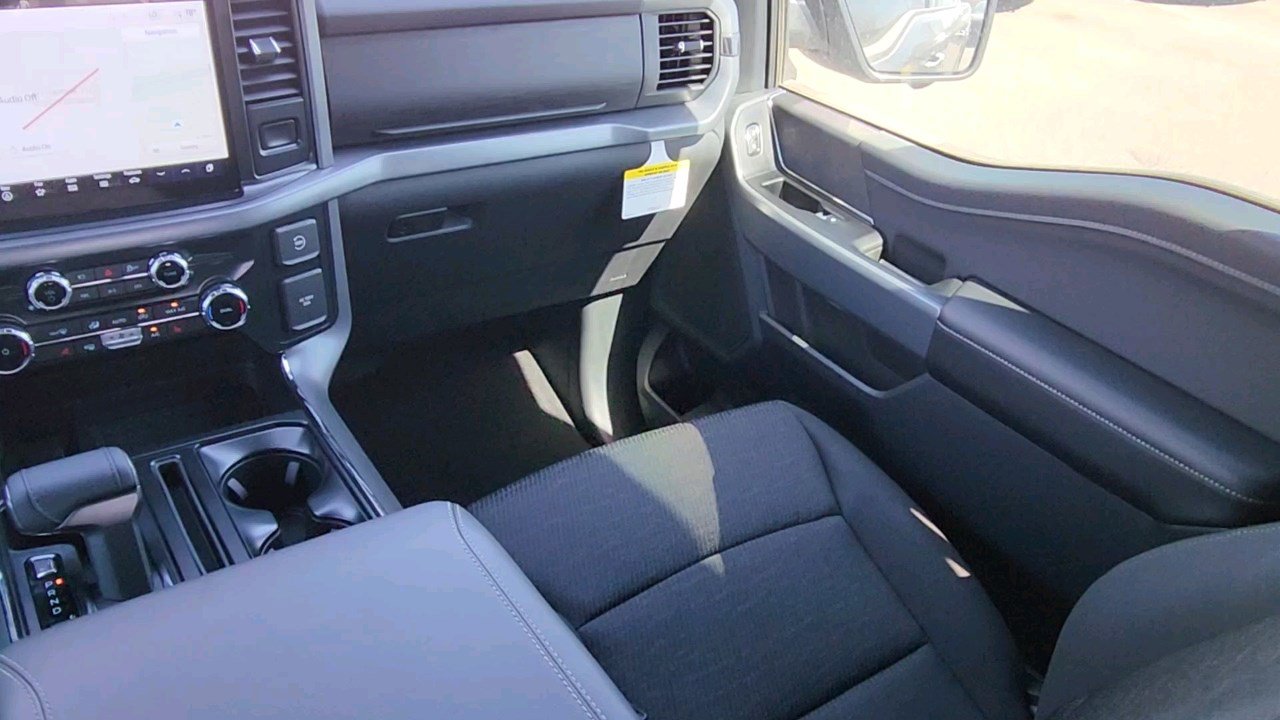 2025 Ford F-150 XLT photo 16