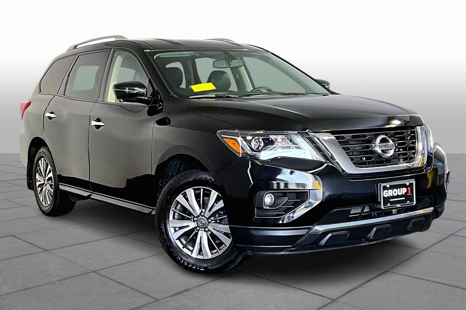 2020 Nissan Pathfinder SL photo 2