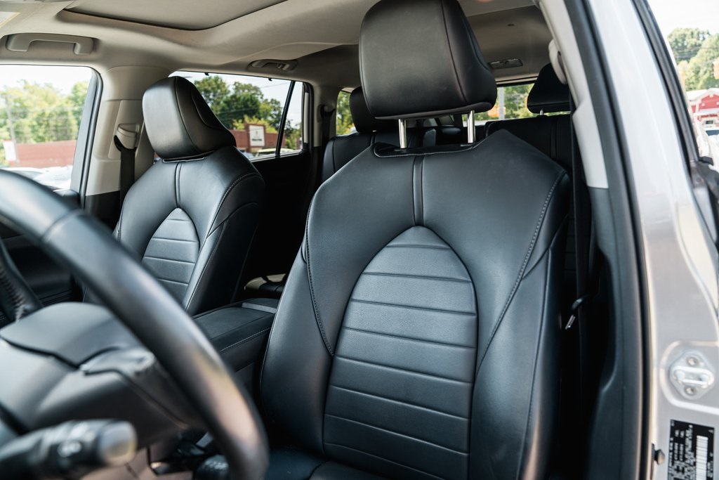 2021 Toyota Highlander XLE photo 25