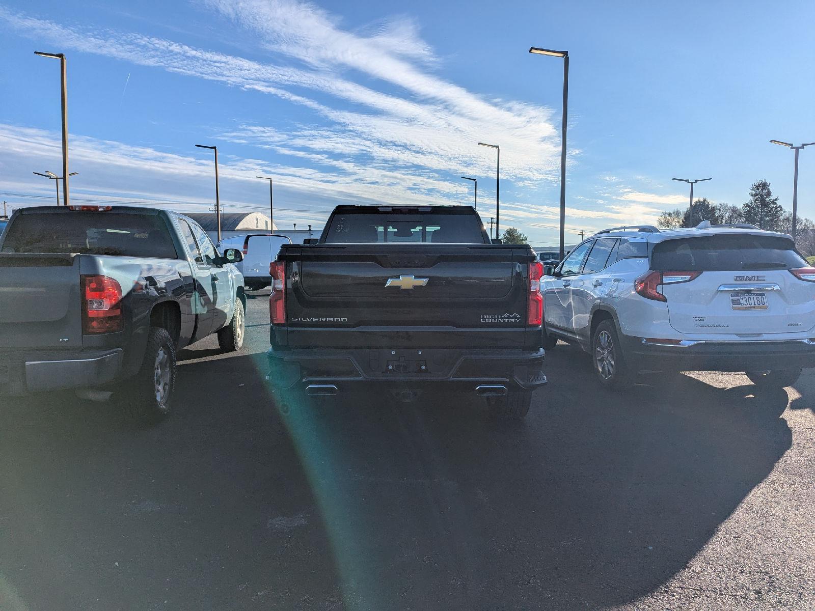 2025 Chevrolet Silverado 1500 High Country photo 4