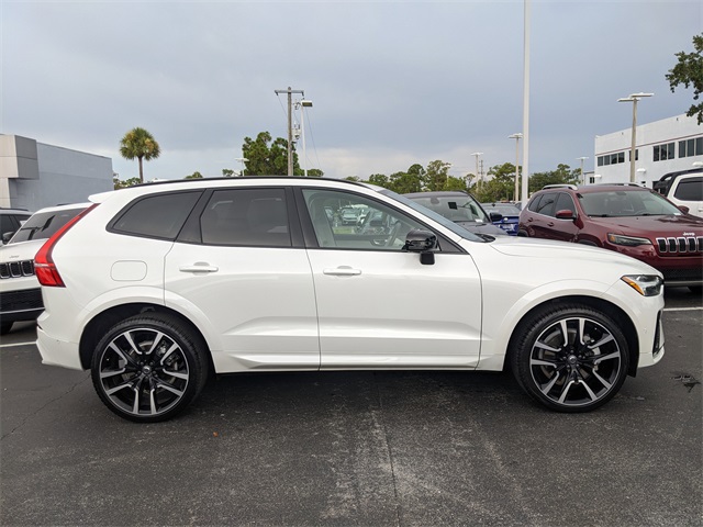 2024 Volvo XC60 B5 Ultimate photo 3