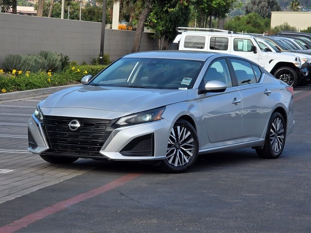2023 Nissan Altima 2.5 SV photo 2