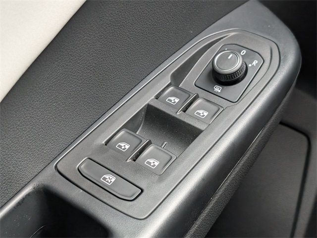 2025 Volkswagen Taos SE photo 17