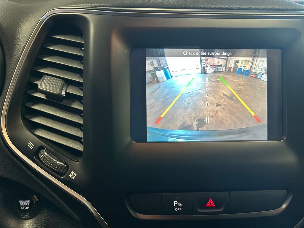 2020 Jeep Cherokee Altitude photo 8