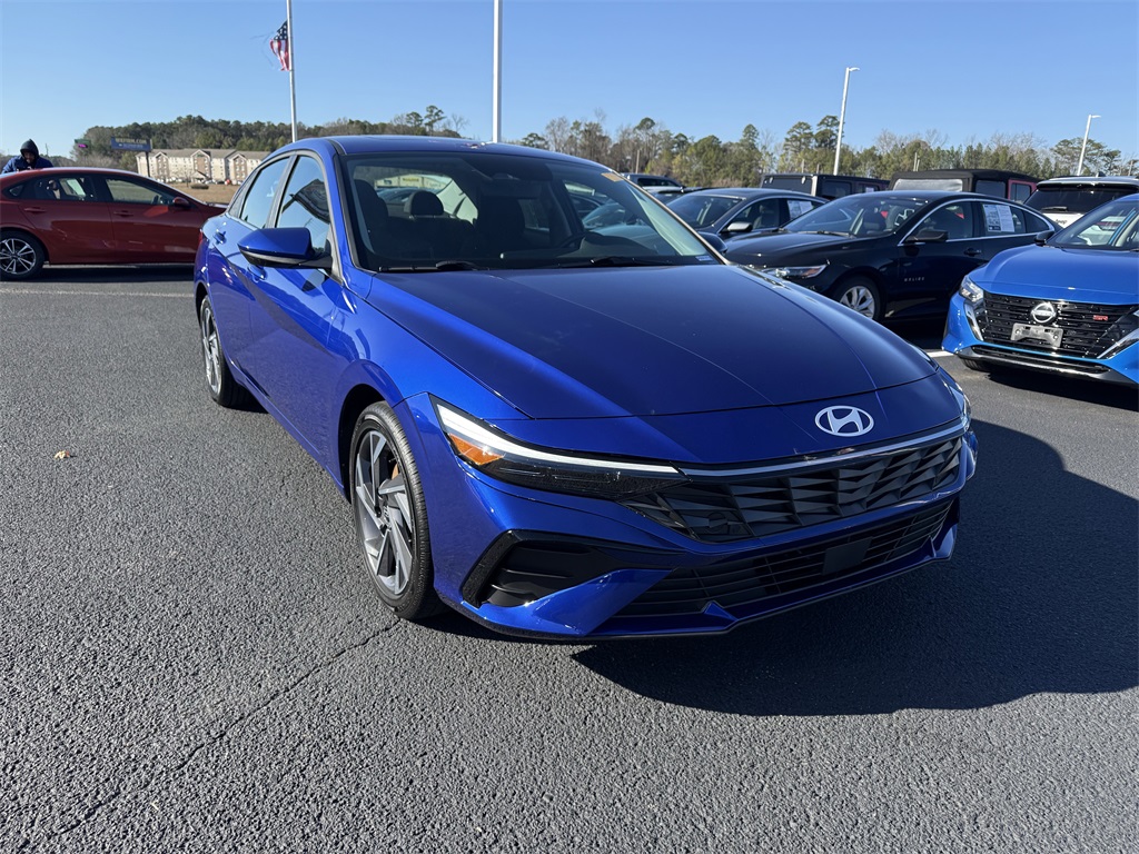 2025 Hyundai Elantra SEL's photo