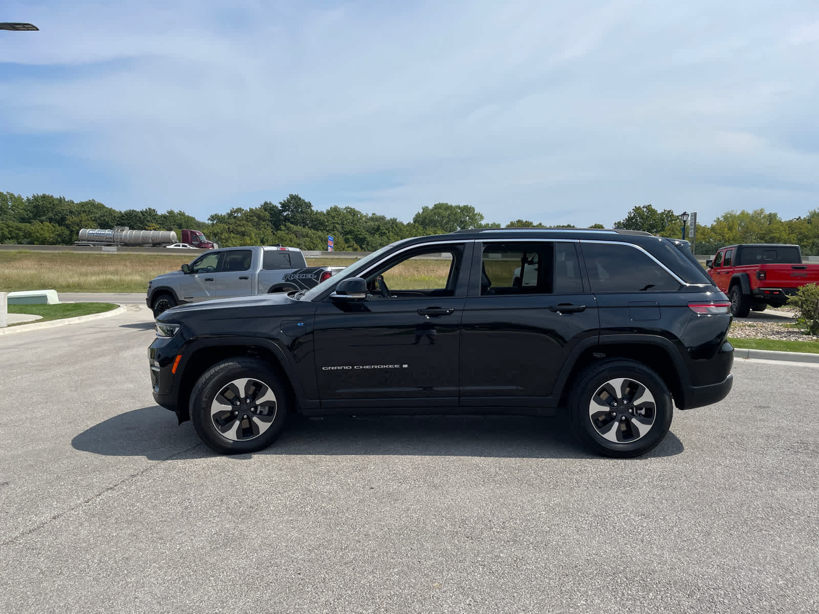 2022 Jeep Cherokee Limited 4xe photo 4