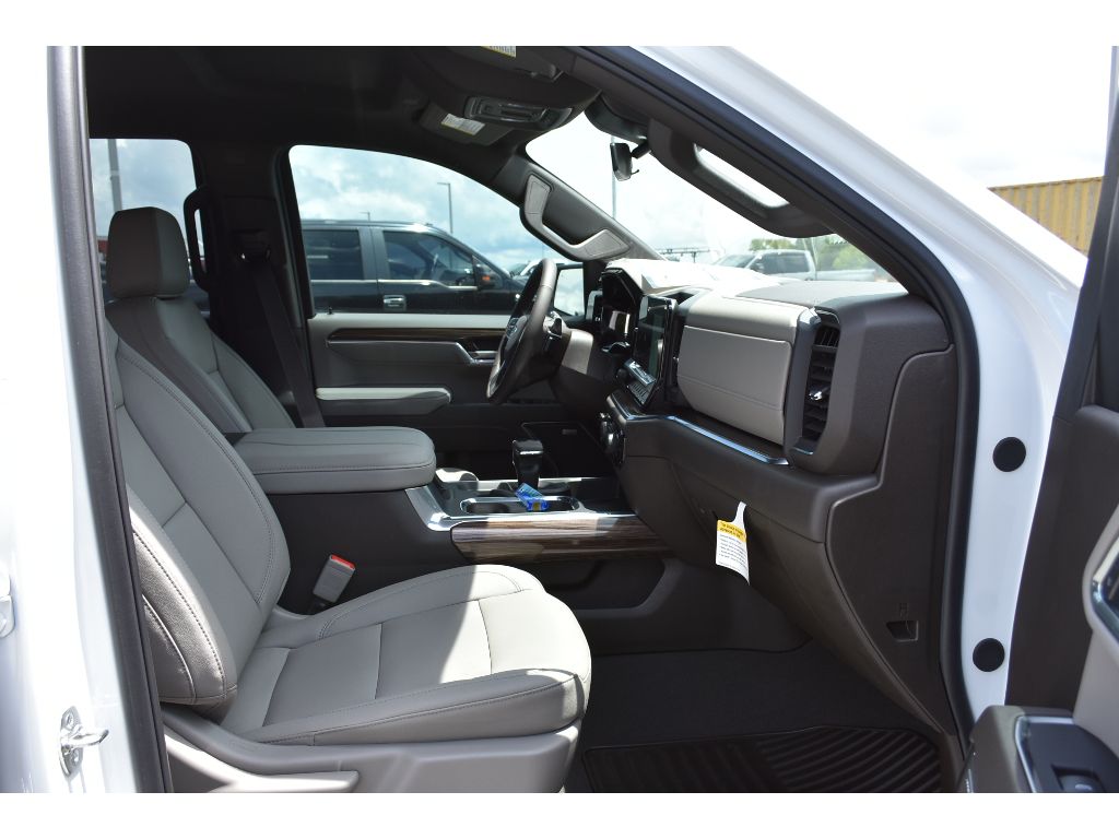 2025 Chevrolet Silverado 1500 RST photo 12