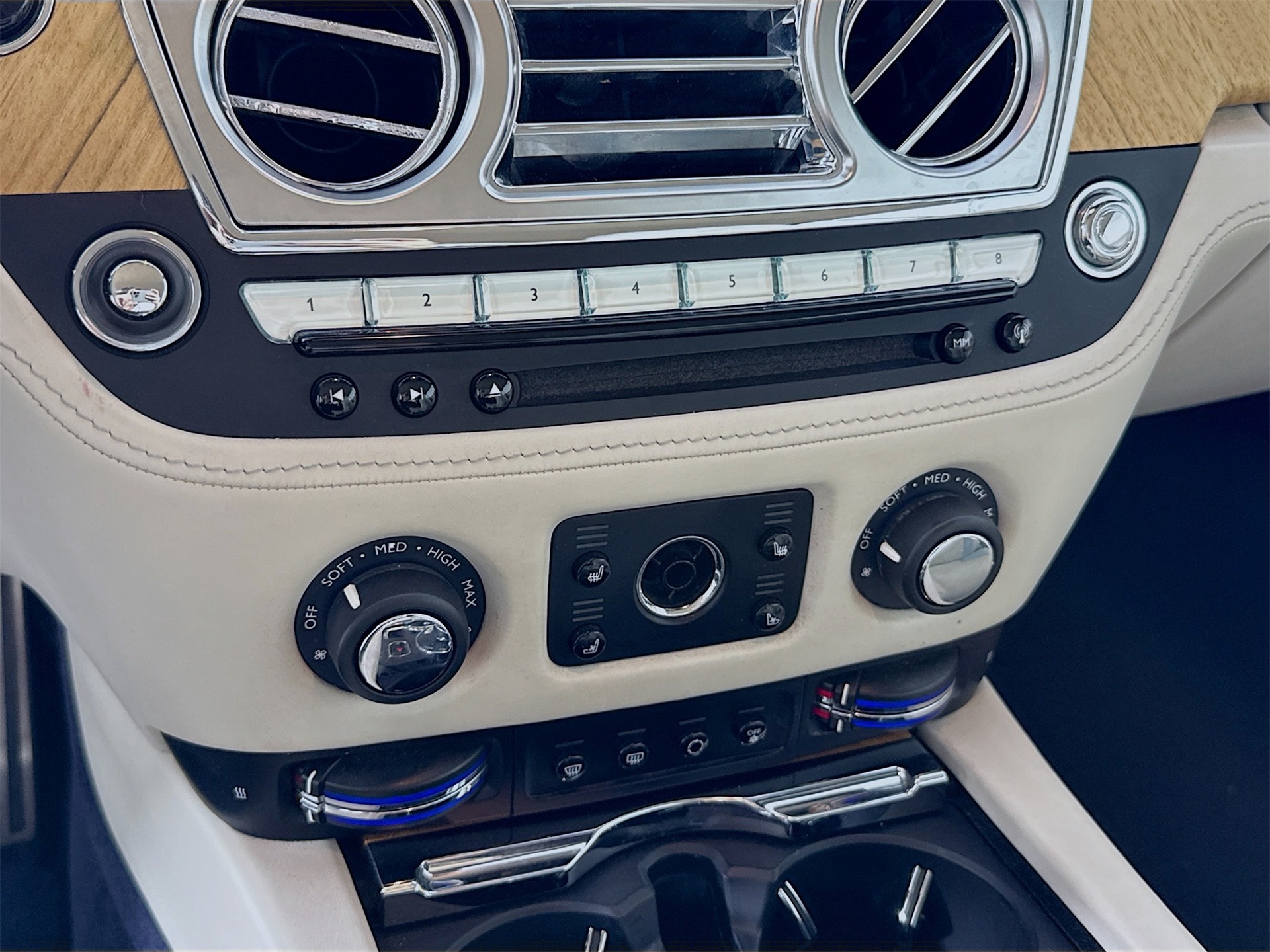 2018 Rolls Royce Dawn RR6 photo 12