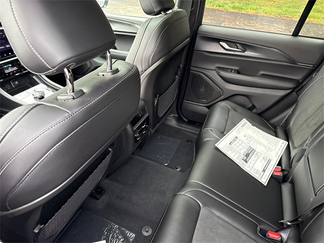 2025 Jeep Grand Cherokee Altitude photo 29