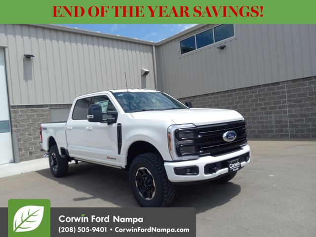 2025 Ford F-350 Super Duty Platinum's photo