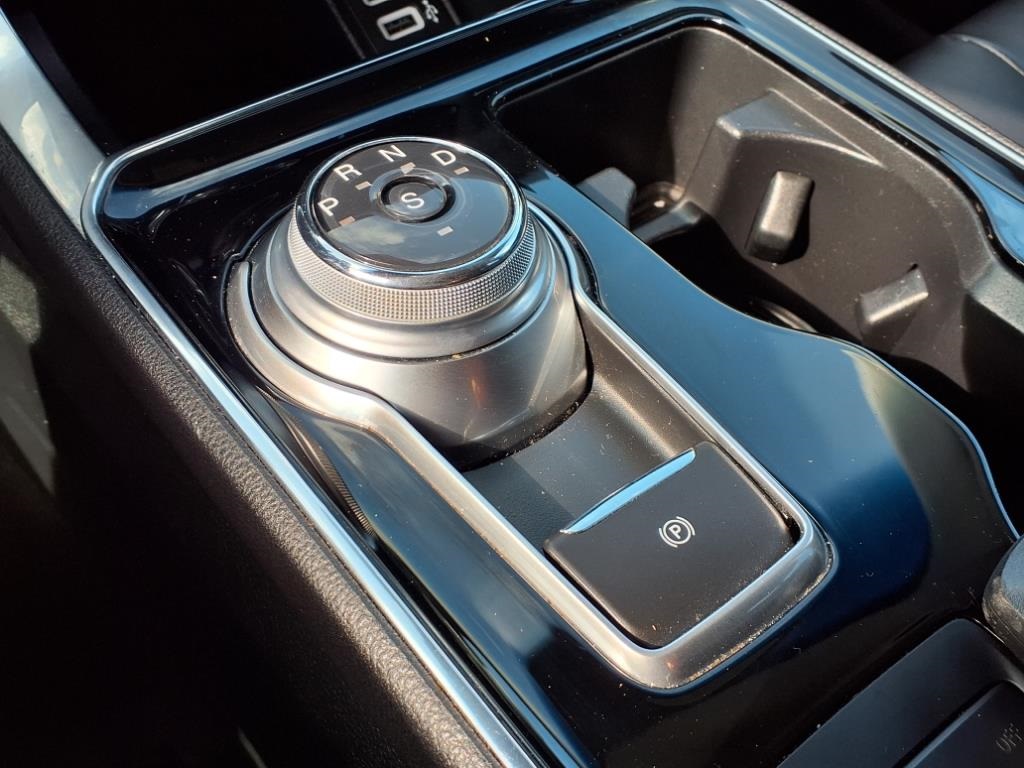 2020 Ford Edge Titanium photo 10