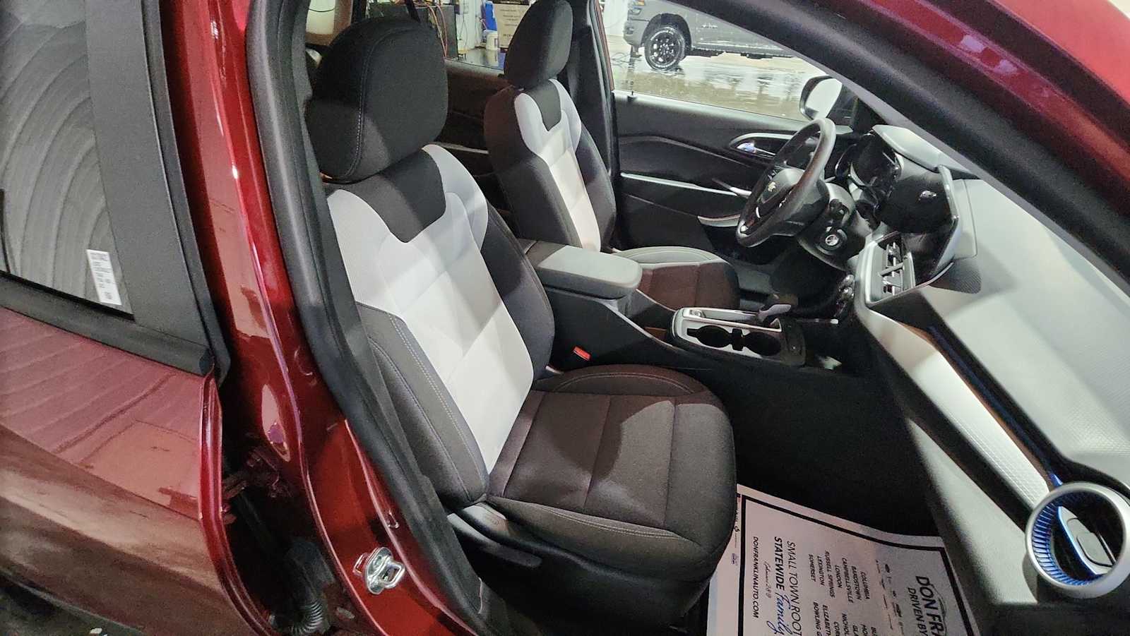 2025 Chevrolet Trax LS photo 27