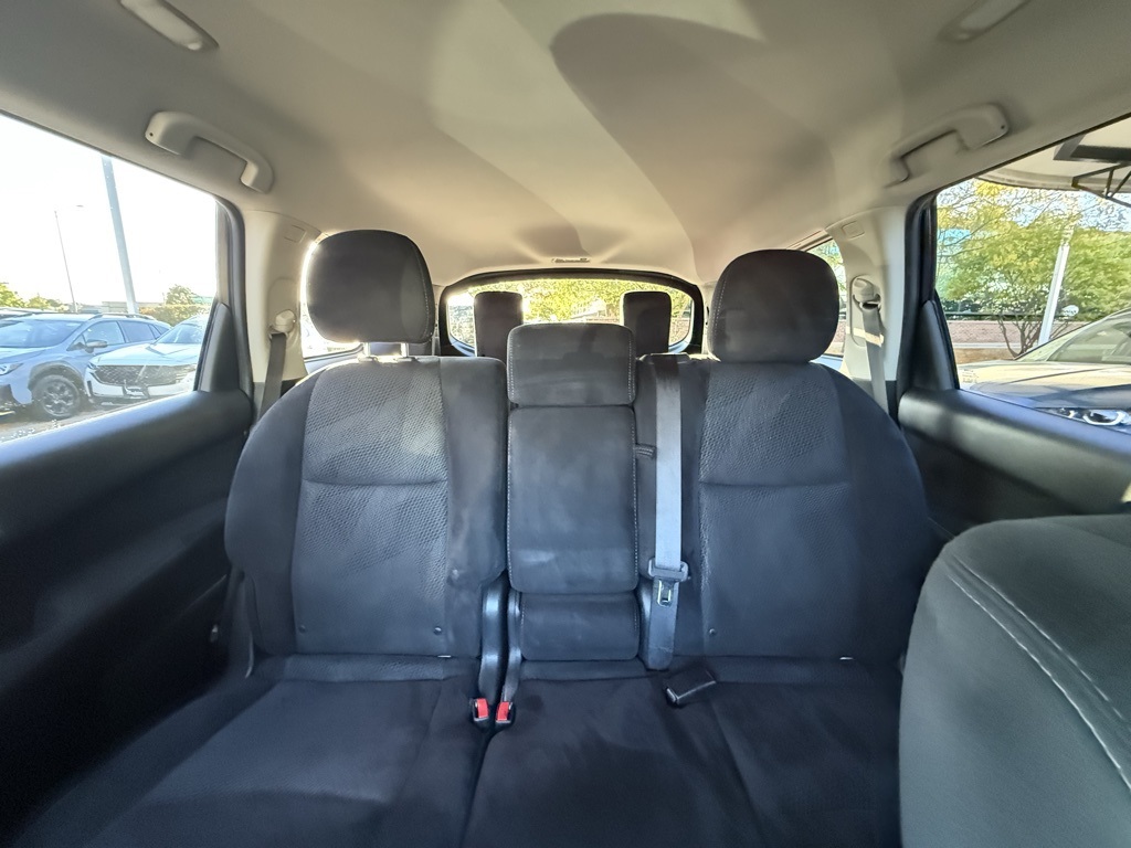 2016 Nissan Pathfinder SV photo 4