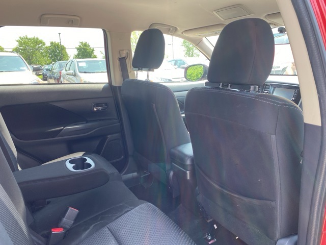 2018 Mitsubishi Outlander ES photo 25